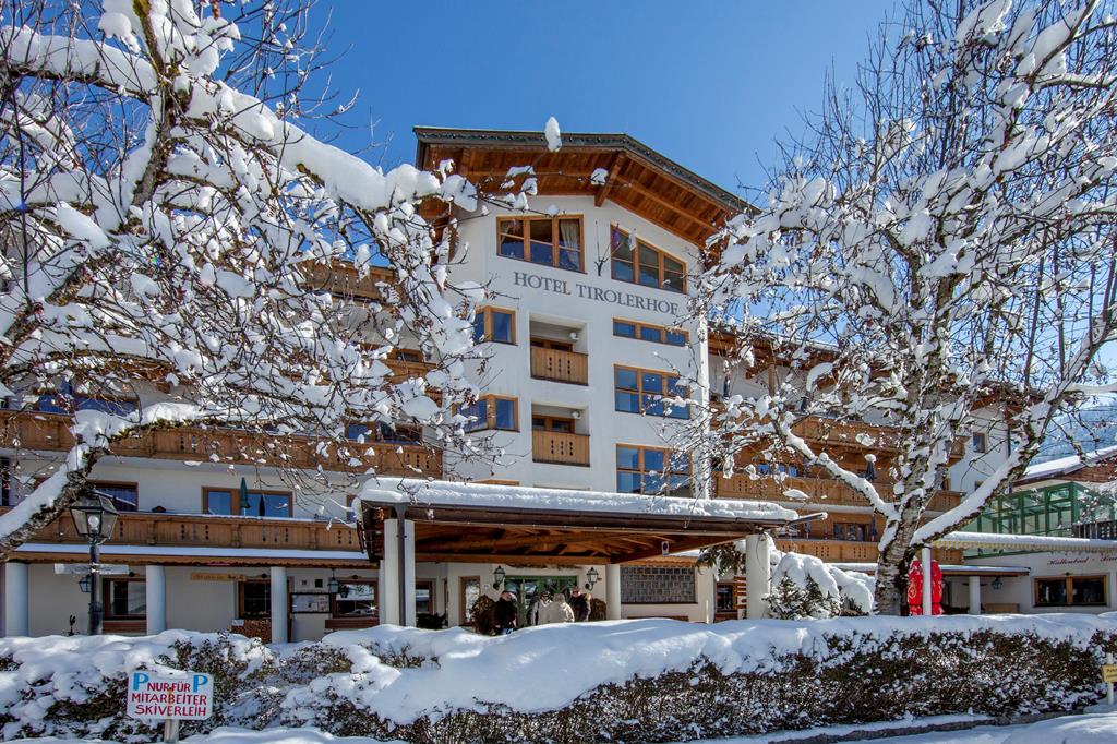 Tirolerhof – Gevel in de sneeuw, Oberau