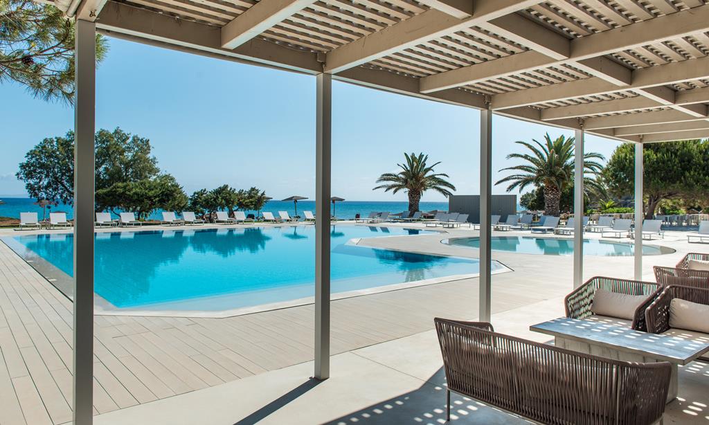 The Bay – Zwembad met palmen, Vassilikos