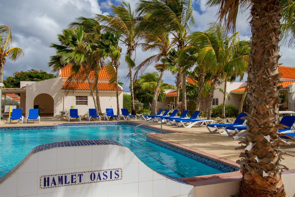 Hamlet Oasis – Zwembad met ligbedden, Kralendijk