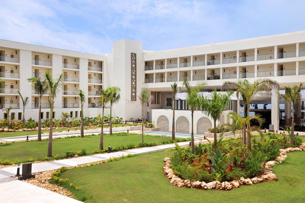 Riu Palace Swahili – Tuin bij gevel, Nungwi