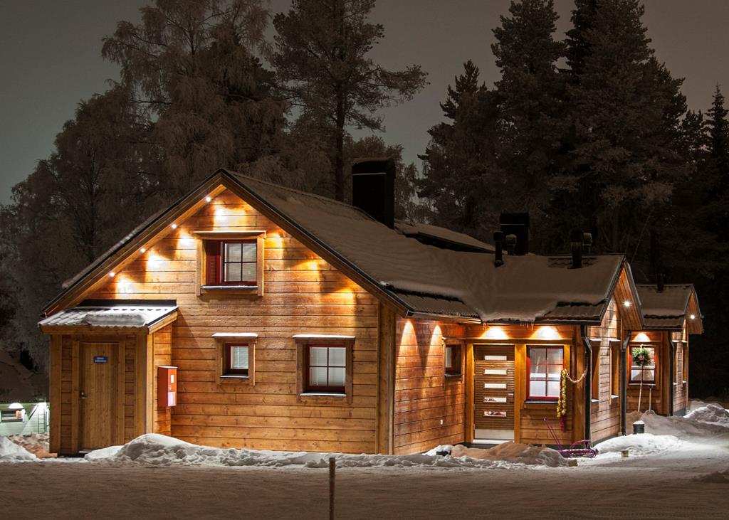 Vuokatinmaa Cottages – Huisje bij avond, Vuokatti
