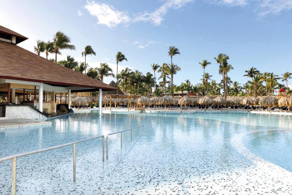 TRS Turquesa Hotel – Zwembad met palmen, Punta Cana / Playa Bavaro