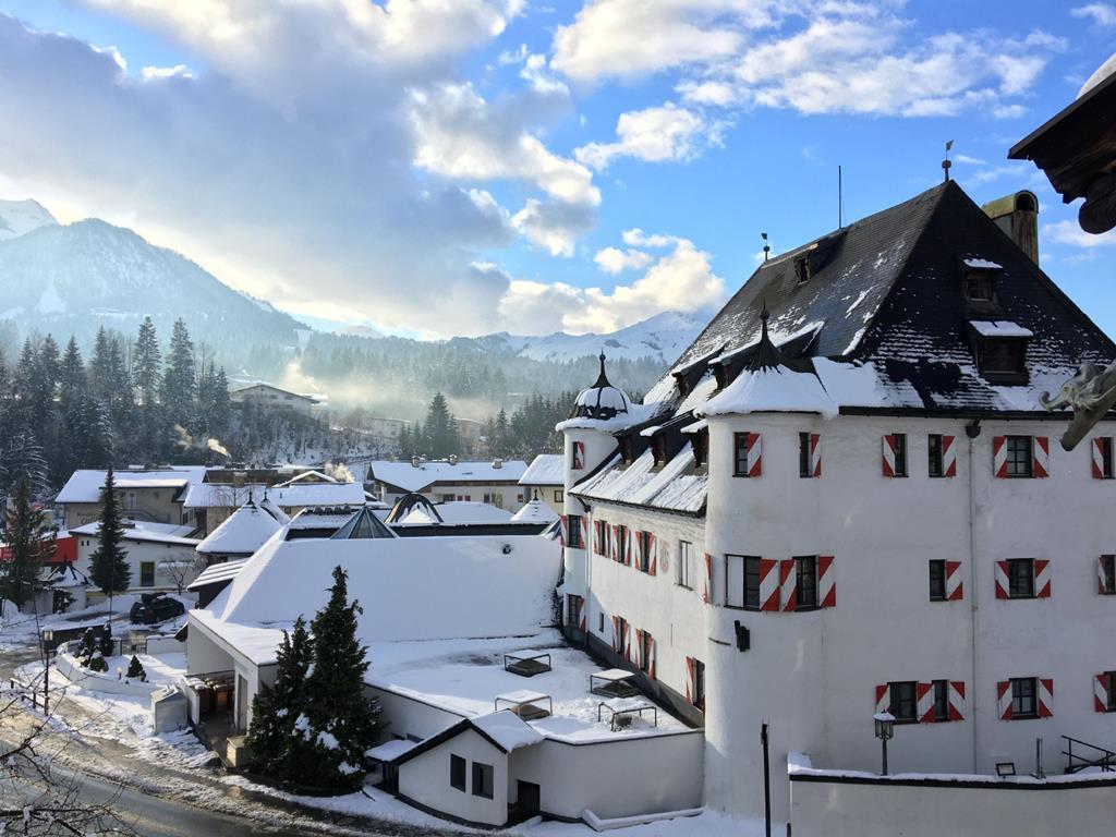 Schlosshotel Rosenegg – Kasteel in sneeuw, Fieberbrunn