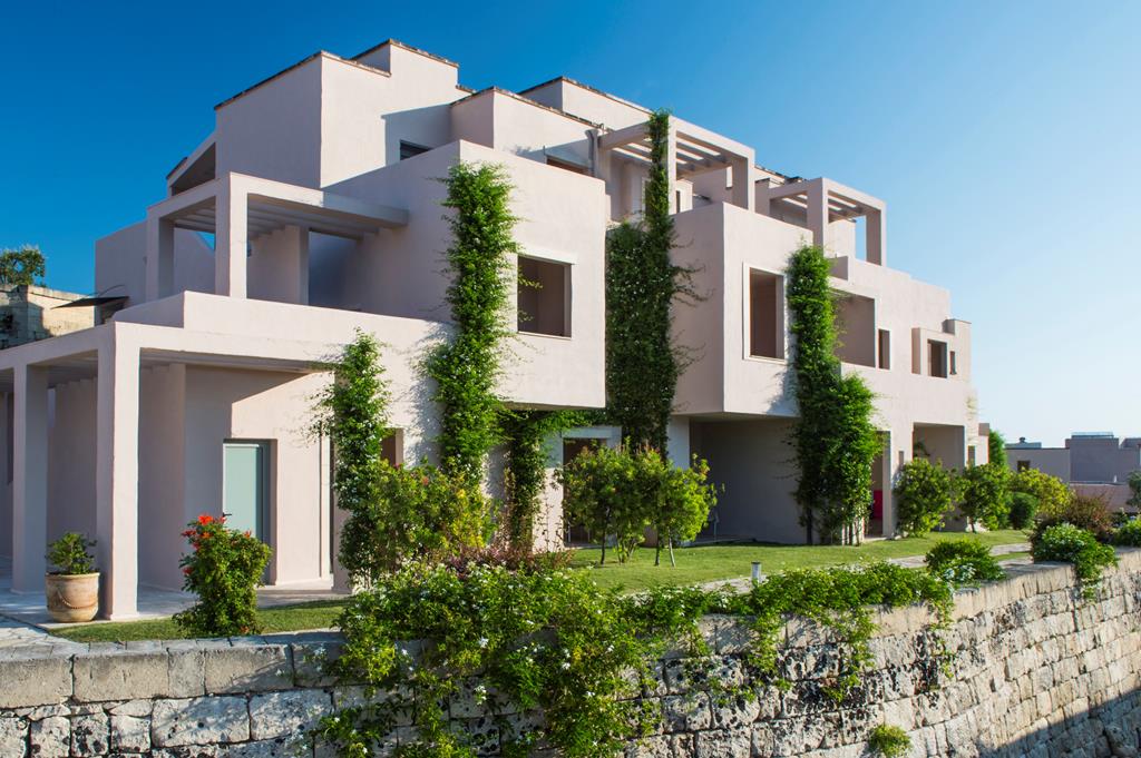 Basiliani Resort – Gevel met groen, Otranto