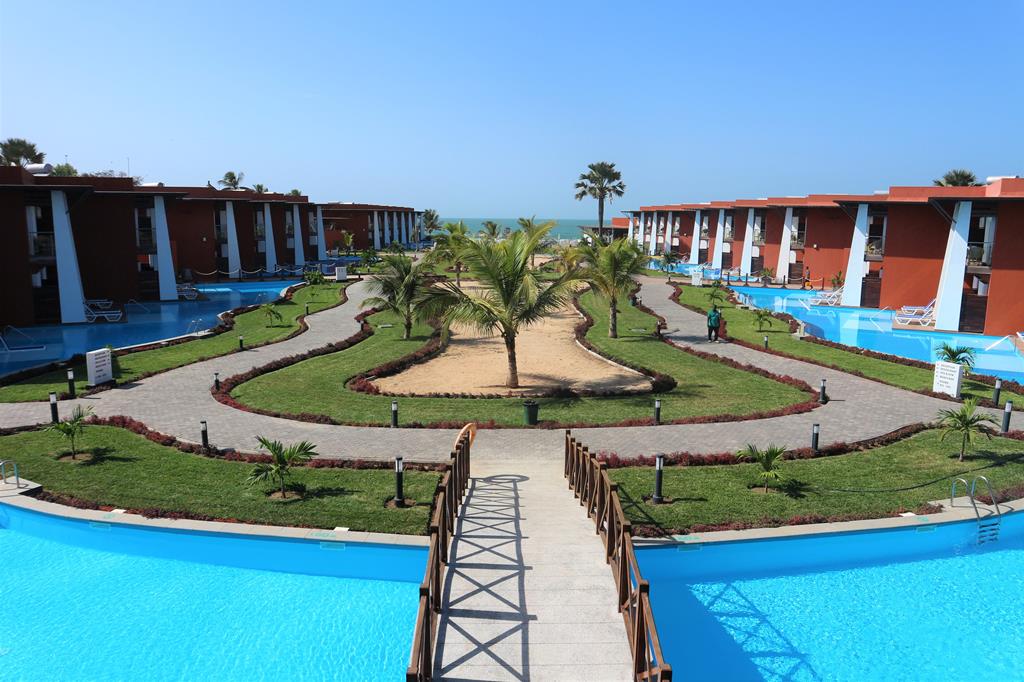 African Princess Beach Hotel – Tuin met palmen, Kotu
