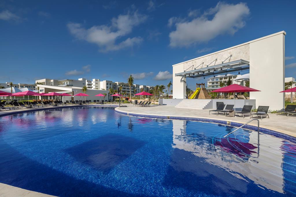 Planet Hollywood Cancun by Royalton – Zwembad met podium, Costa Mujeres