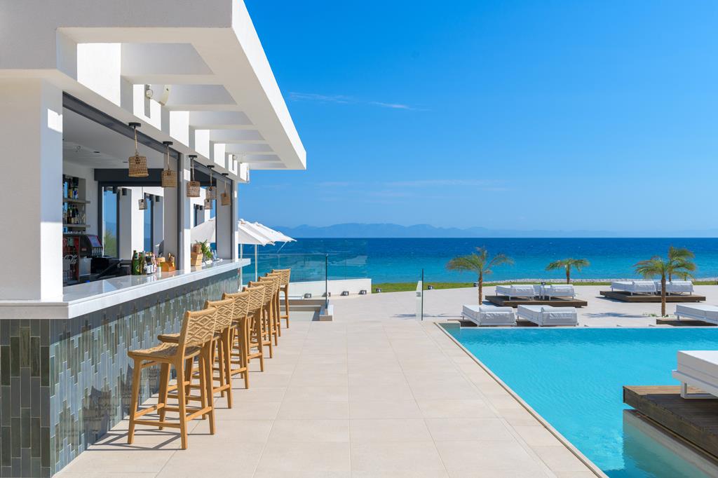 Sun Beach Resort – Poolbar met zeezicht, Trianta