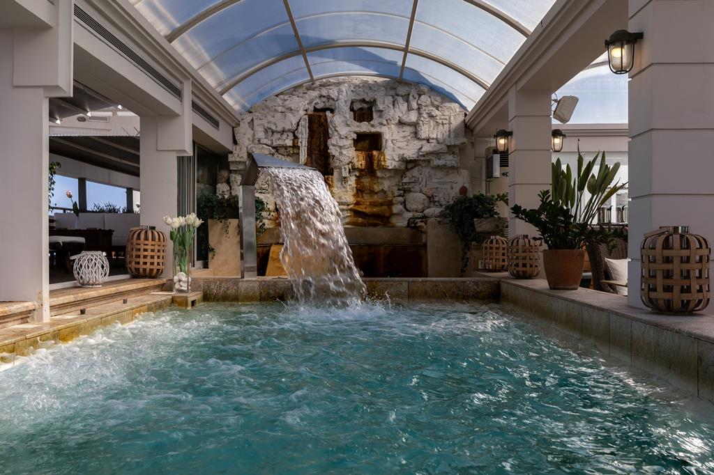Coral Hotel Athens – Zwembad met waterval, Athene