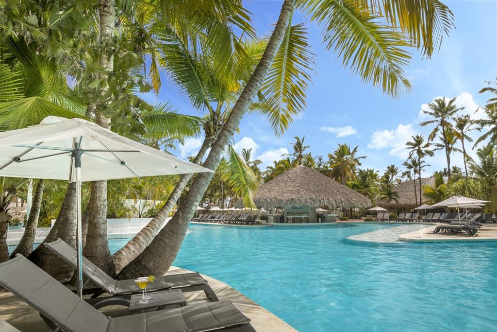 Catalonia Bavaro Beach & Golf Resort – Zwembad onder palmen, Bávaro