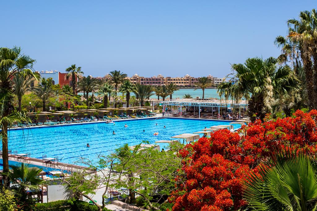 Arabia Azur Beach – Zwembad met bloemen, Hurghada