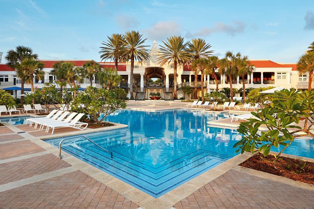 Curacao Marriott Beach Resort – Zwembad met palmen, Piscadera Baai
