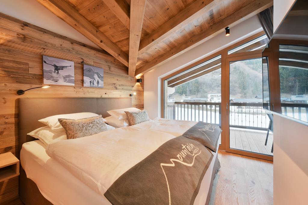 Venediger Lodge – Slaapkamer met balkon, Neukirchen am Großvenediger