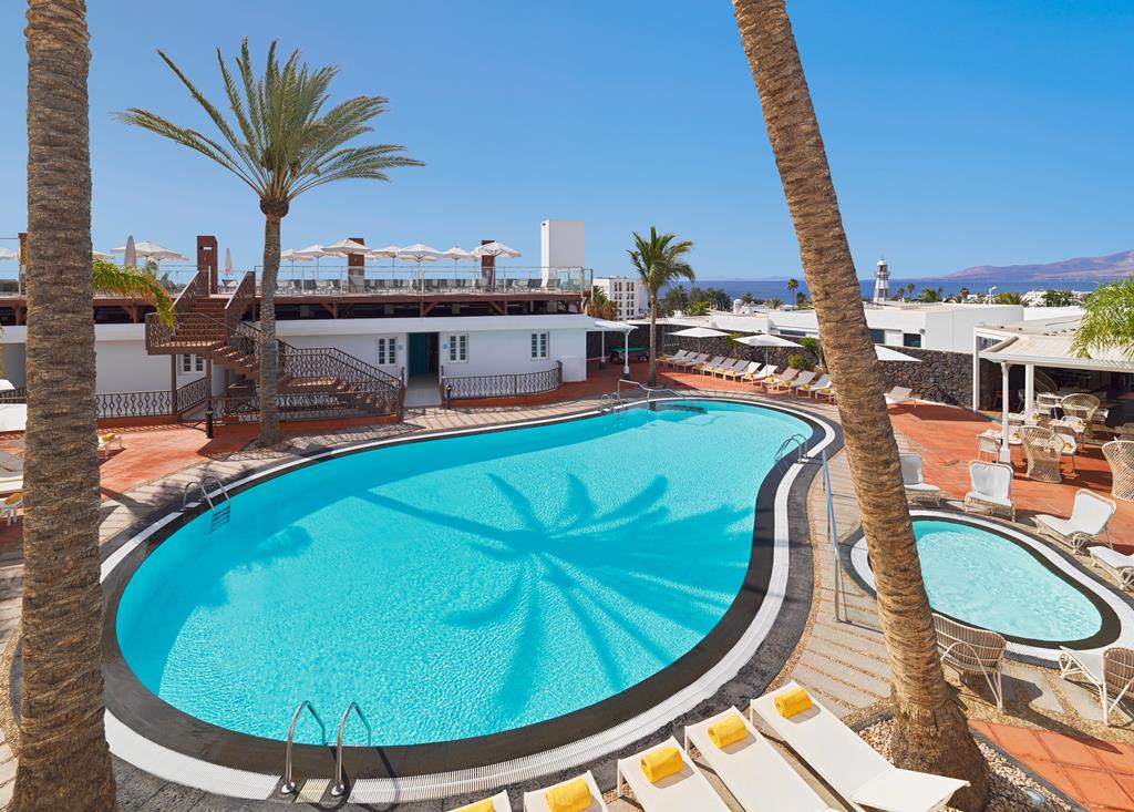 Plus Fariones – Zwembad met palmen, Puerto del Carmen