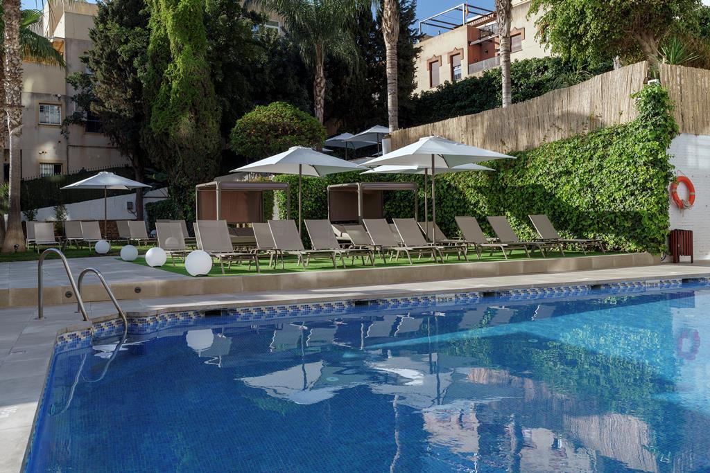 Costa Malaga by Pierre & Vacances – Zwembad met ligbedden, Torremolinos