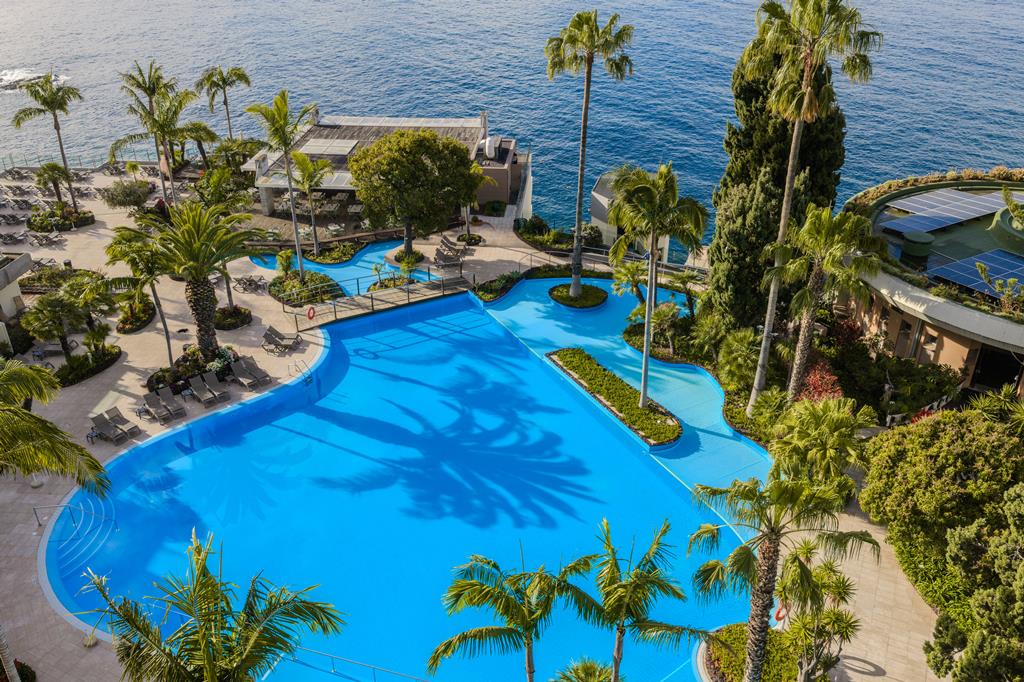 Pestana Carlton Madeira – Zwembad met palmen, Funchal