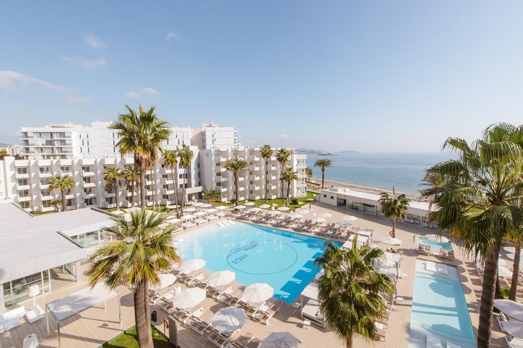 Garbi Ibiza & Spa – Zwembad tussen palmen, Playa d'en Bossa