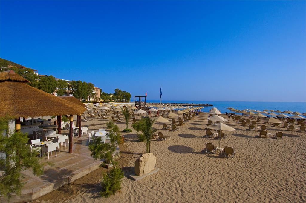 Fodele Beach & Waterpark Resort – Strand met parasols, Fodele