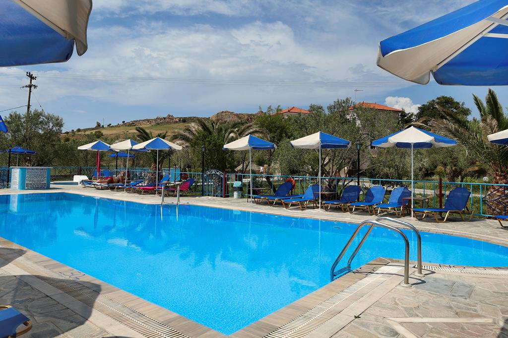 Harris – Zwembad met parasols, Anaxos