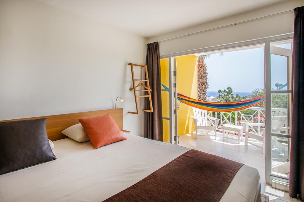 TUI TIME TO SMILE Chogogo Dive & Beach Curacao – Slaapkamer met hangmat, Jan Thiel Baai