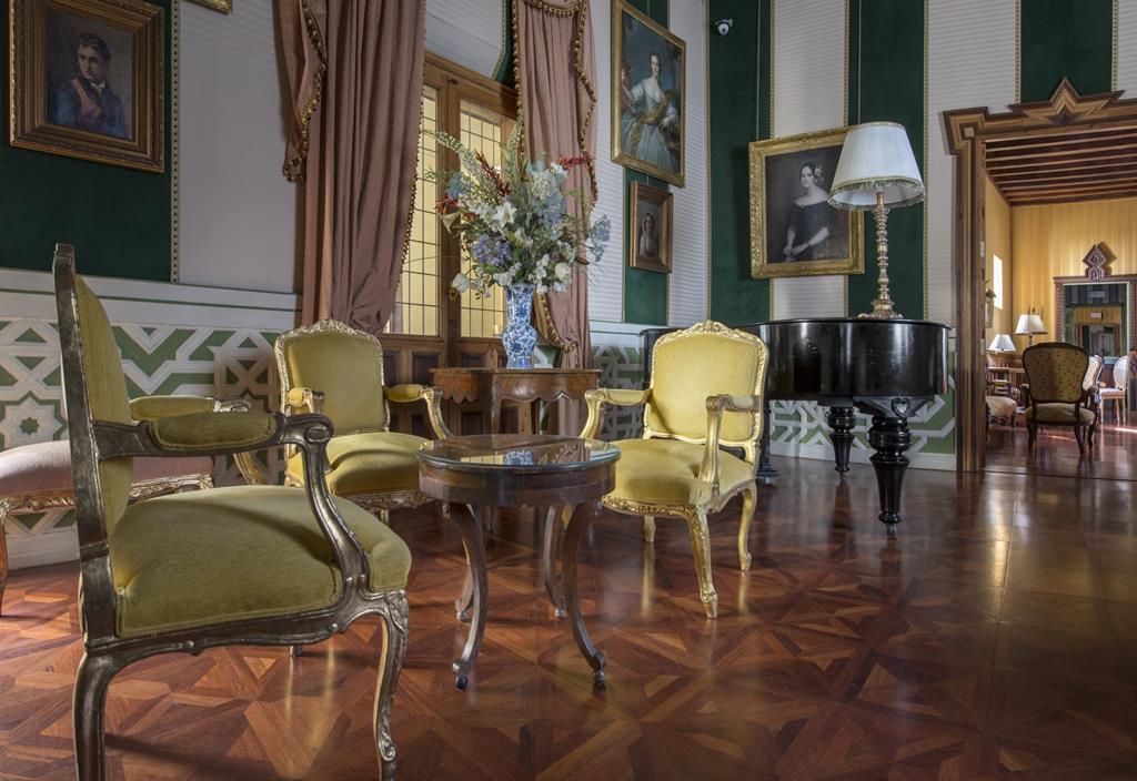 Casas de la Juderia – Salon, Sevilla