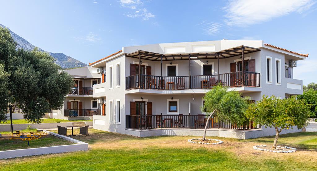 Sirena Seaside – Gevel met tuin, Kambos