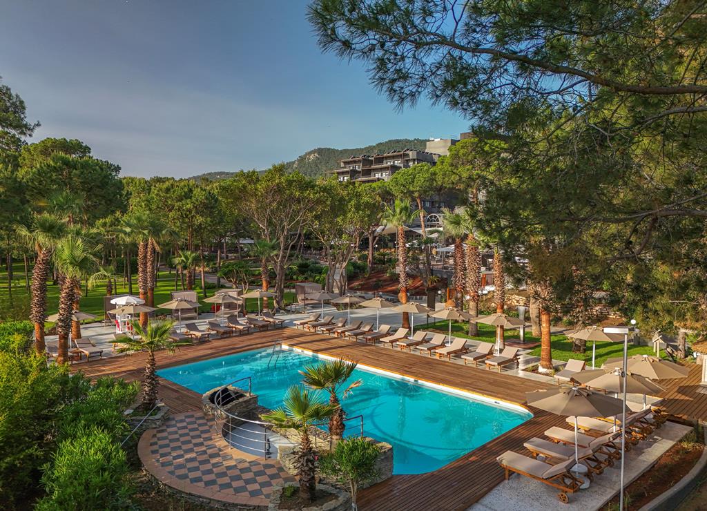 Balmy Foresta – Zwembad tussen pijnbomen, Kemer