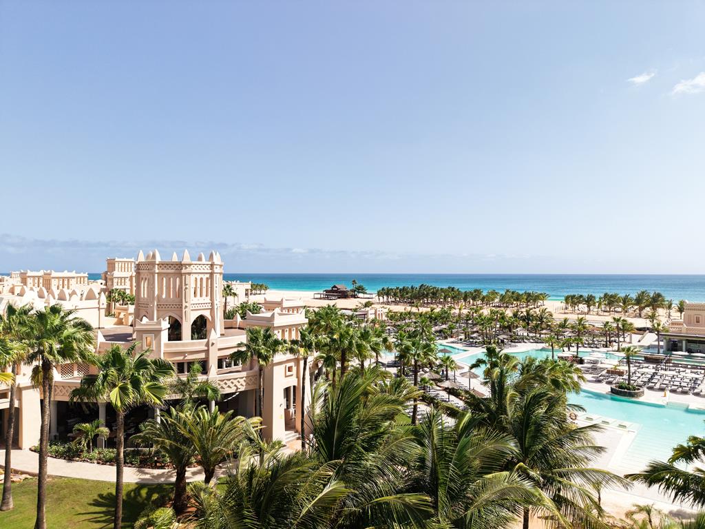 Riu Touareg – Resort met palmen, Lacacão