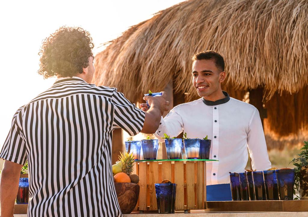 TUI Blue Samaya – Strandbar, Coraya Bay