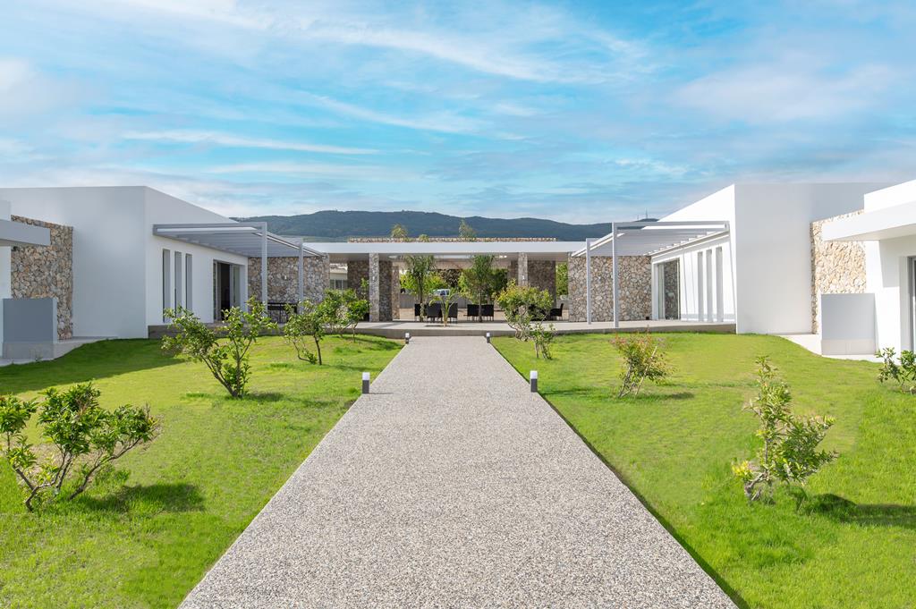 TUI SUNEO Niriides – Tuin met pad, Kos stad Psalidi