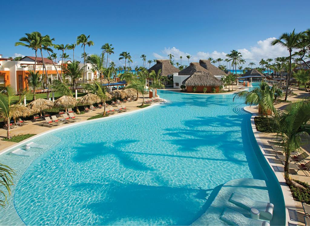 Breathless Punta Cana Resort & Spa – Zwembad met palmen, Uvero Alto