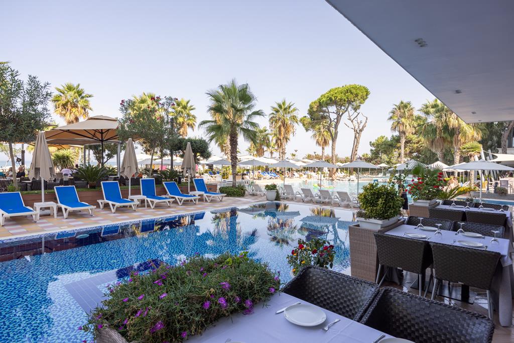 Fafa Premium Resort – Zwembad met terras, Golem