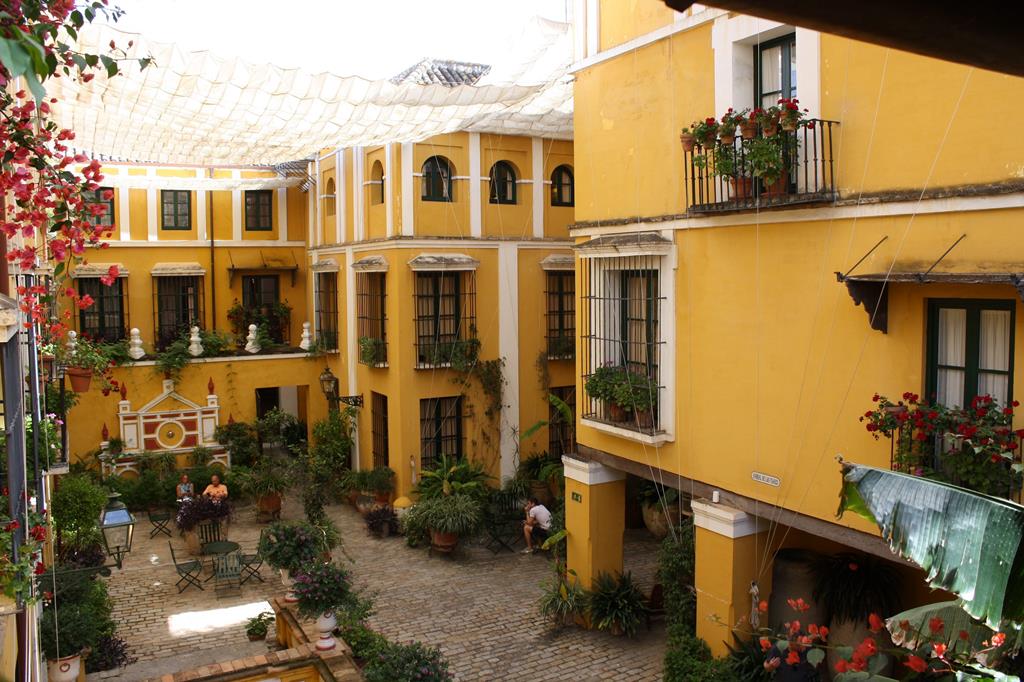 Casas de la Juderia – Binnenplaats met bloemen, Sevilla