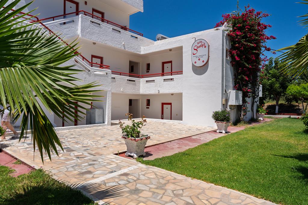Sandy – Gevel met bloemen, Kos stad Psalidi