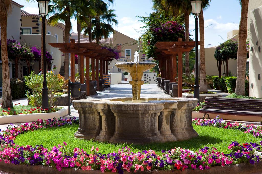 GF Isabel Family – Tuin met fontein, Costa Adeje