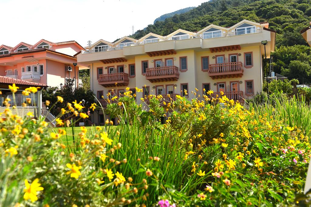 Hotel Turquoise – Gevel met bloemen, Ölüdeniz