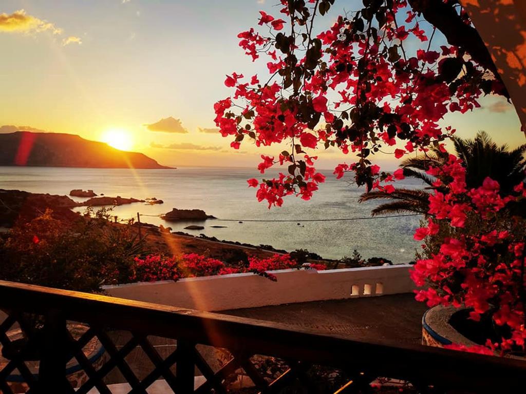 Amoopi Bay Hotel – Zonsondergang over zee, Amoopi