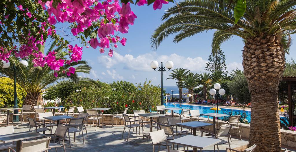 TUI SUNEO Chrissi Amoudia – Terras met bougainville, Anissaras