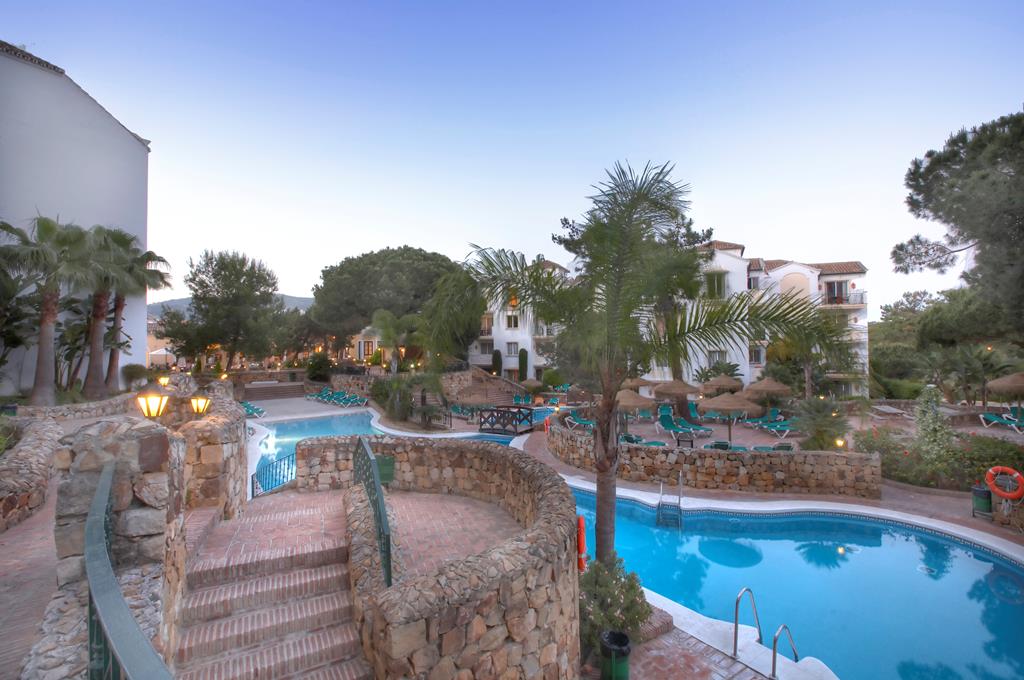 Alanda Club Marbella – Zwembad in de avond, Marbella
