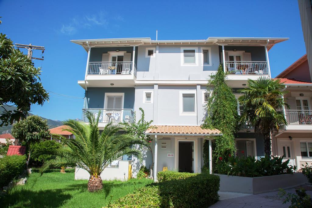 Hotel George – Gevel met palmen, Nidri