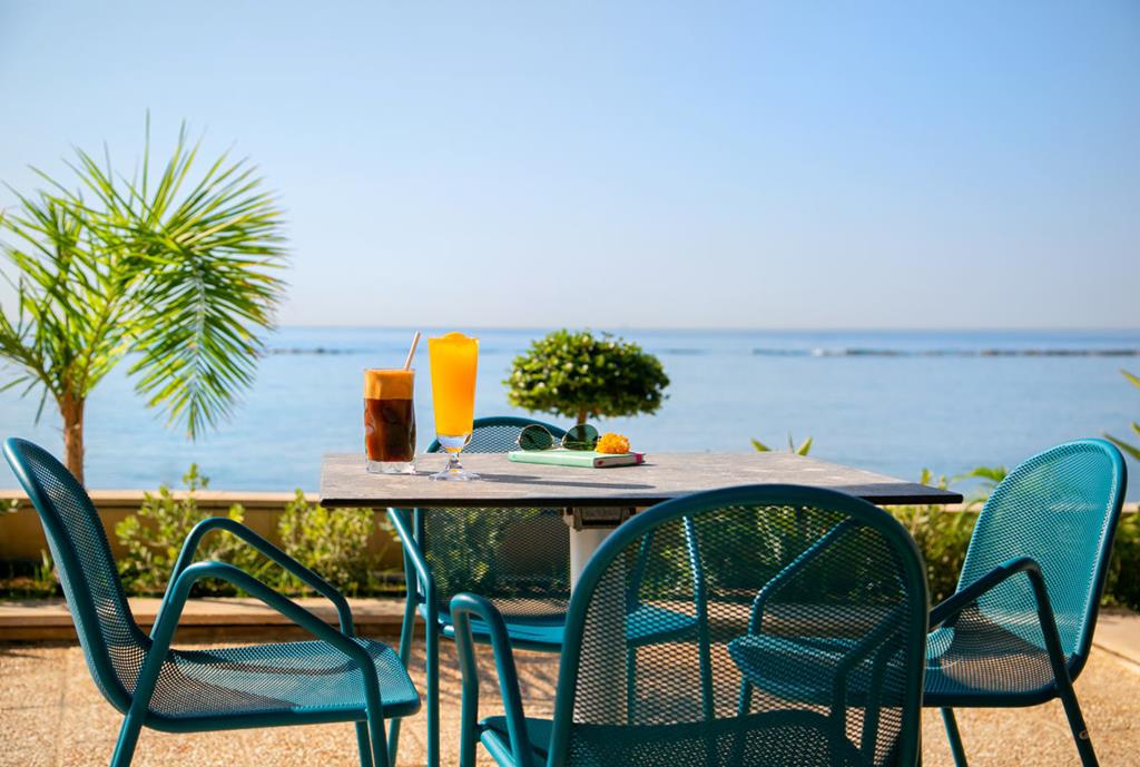 Atlantica Miramare Beach Hotel – Terras met zeezicht, Limassol