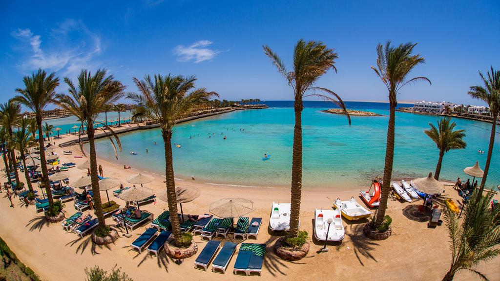 Arabia Azur Beach – Strand met palmen, Hurghada