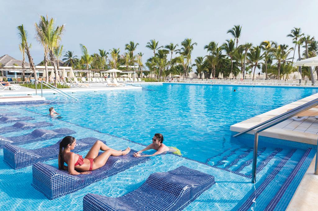Hotel Riu Republica – Zwembad met palmen, Punta Cana