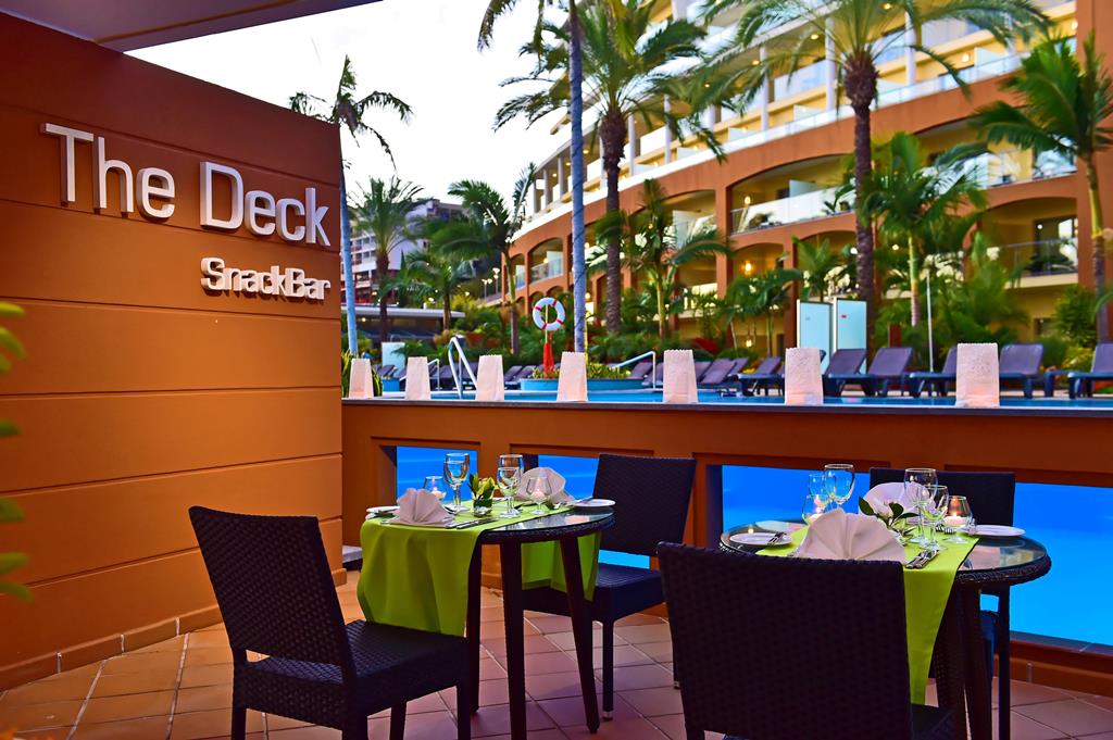 Pestana Promenade Premium Ocean Resort – Terras bij zwembad, Funchal