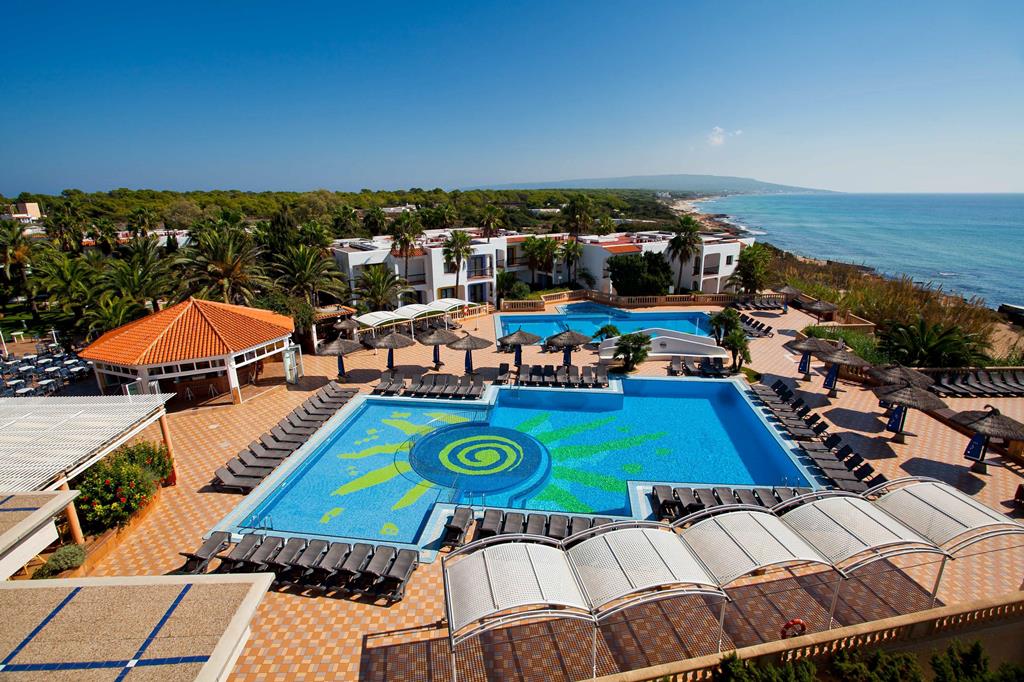 Insotel Formentera Playa – Resort met zwembad van boven, Playa Mitjorn
