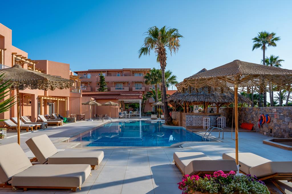 High Beach – Zwembad met parasols, Malia