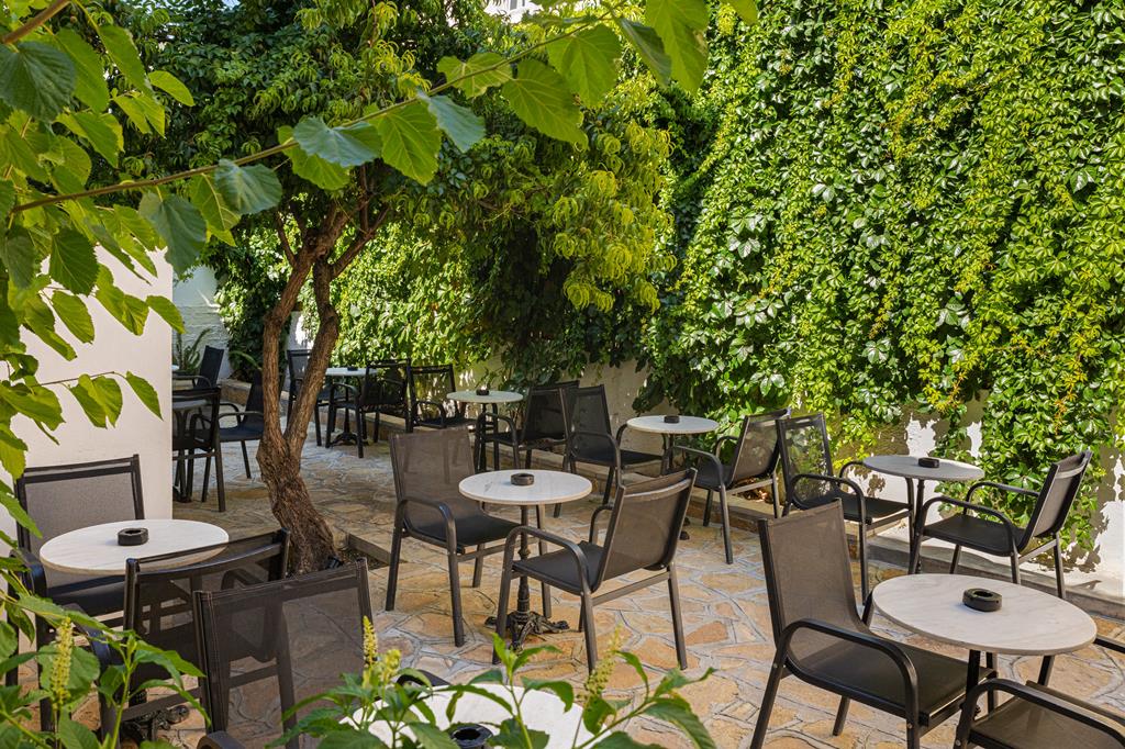 Method – Groene binnentuin, Pythagorion