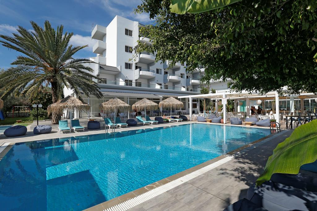 TUI TIME TO SMILE Osiris – Zwembad met parasols, Trianta