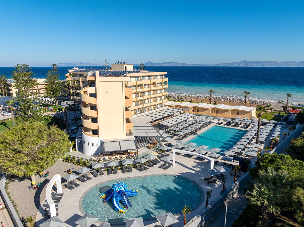 Sun Beach Resort – Hotel met zwembaden aan zee, Trianta
