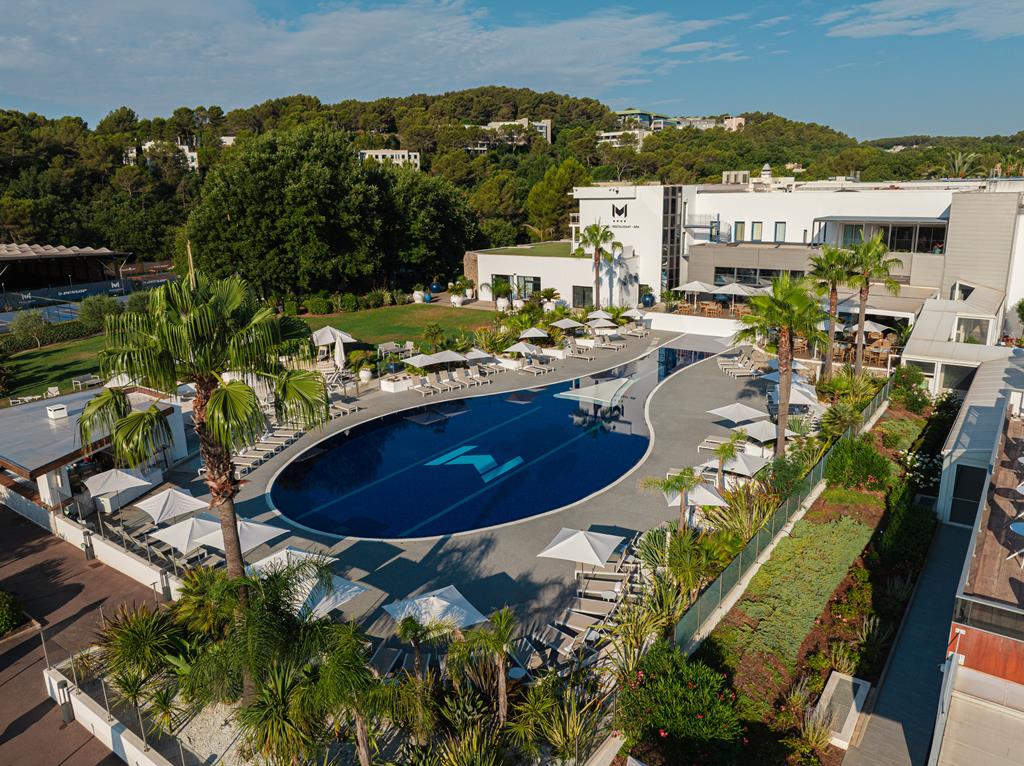 Mouratoglou Hotel & Resort – Zwembad in het groen, Biot