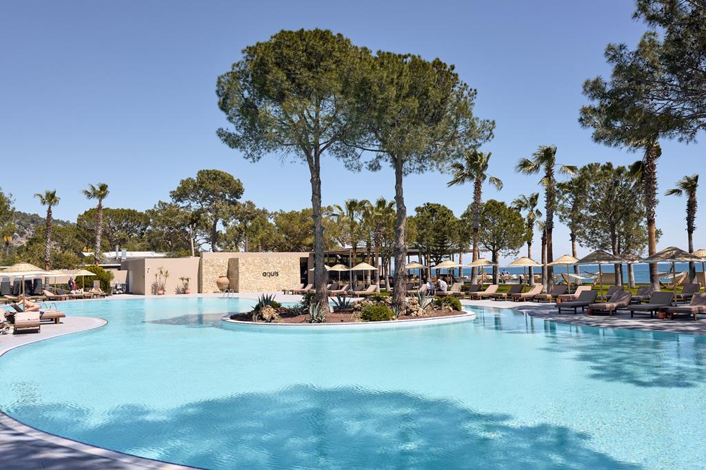 Balmy Beach Resort – Zwembad met pijnbomen, Kemer